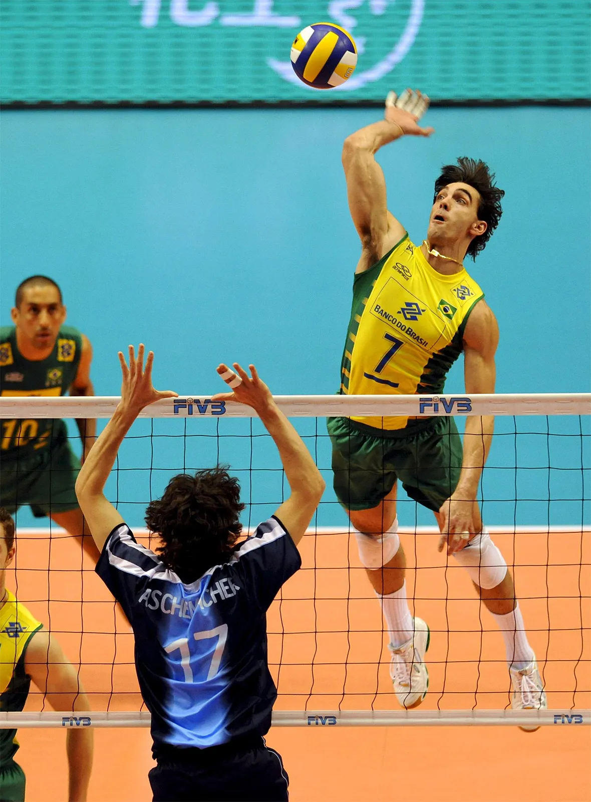 Gilberto-Godoy-Filho-ball-Brazil-Argentina-volleyball-2007